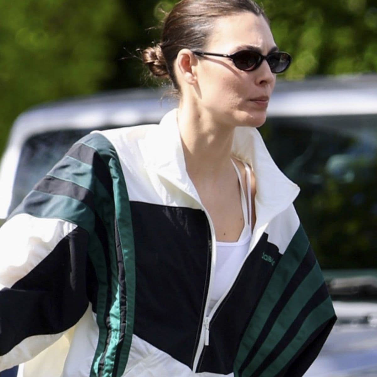  If You're Going to Wear White Sneakers, Wear Them With This Non-Basic Leggings Trend to Look Chic  